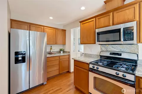Kitchen - 10516 29th Ave SE, Everett, WA 98208 photo 2 of 2