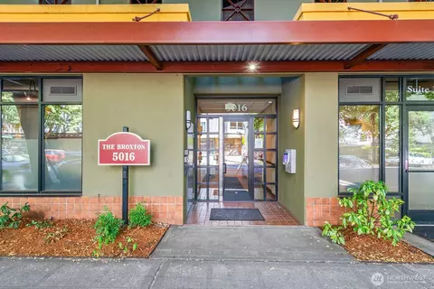 5016 California Ave SW #402, Seattle, WA 98136