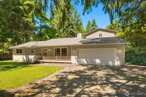 4050 NE 197th St, Lake Forest Park, WA 98155