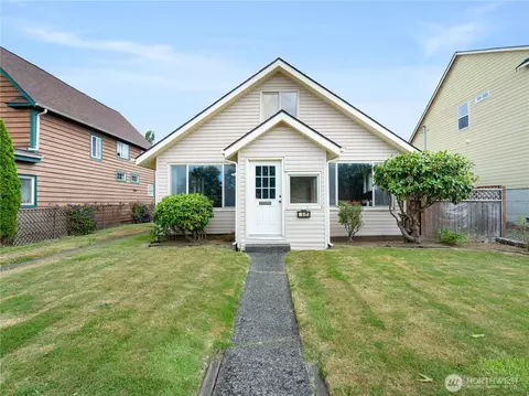 2507 Bay Ave, Hoquiam, WA 98550
