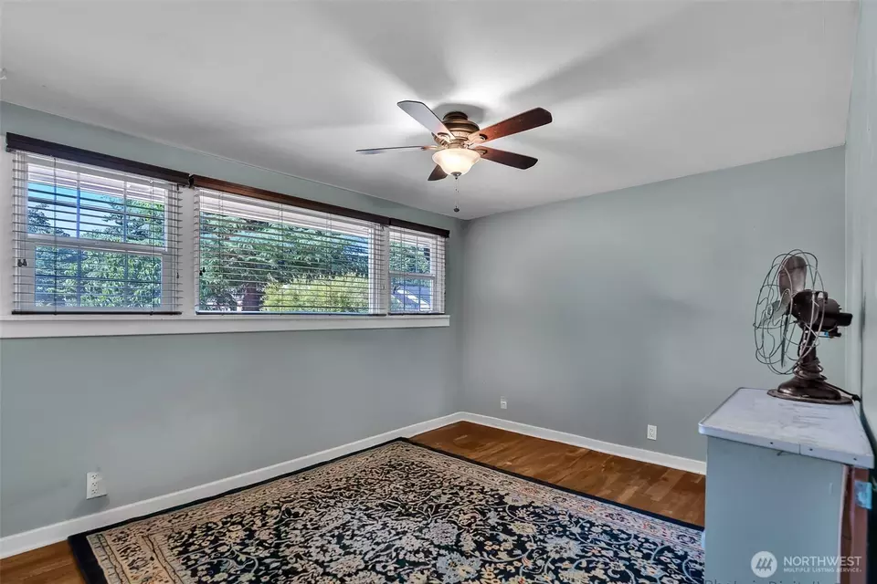 Bedroom - 2517 Lincoln Ave SE, Olympia, WA 98501 photo 2 of 4