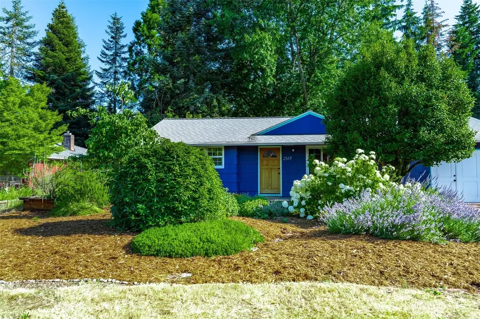 Exterior - 2517 Lincoln Ave SE, Olympia, WA 98501 photo 2 of 7