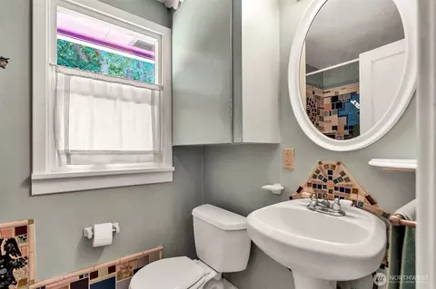 Bath - 2517 Lincoln Ave SE, Olympia, WA 98501 photo 1 of 2