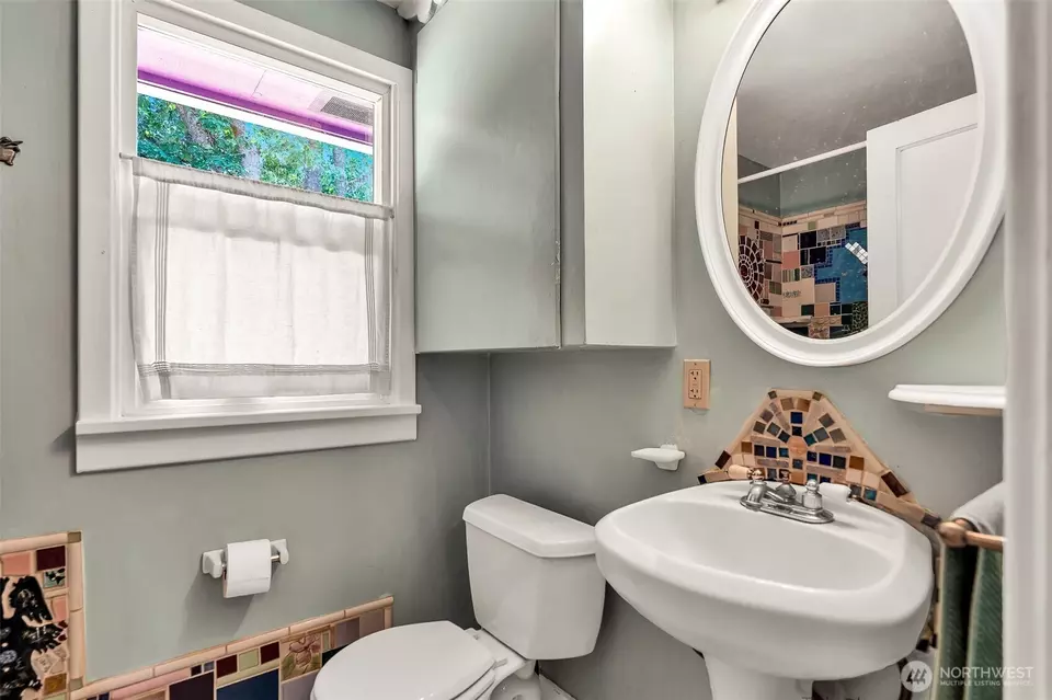 Bath - 2517 Lincoln Ave SE, Olympia, WA 98501 photo 1 of 2