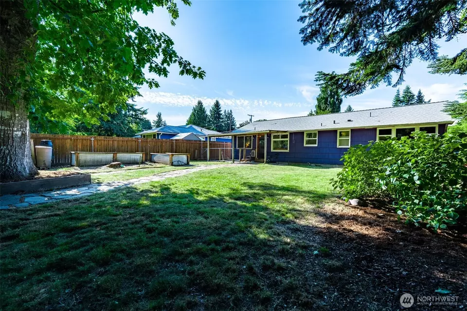 Exterior - 2517 Lincoln Ave SE, Olympia, WA 98501 photo 6 of 7