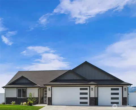 884 NE Tyler Pl, East Wenatchee, WA 98802