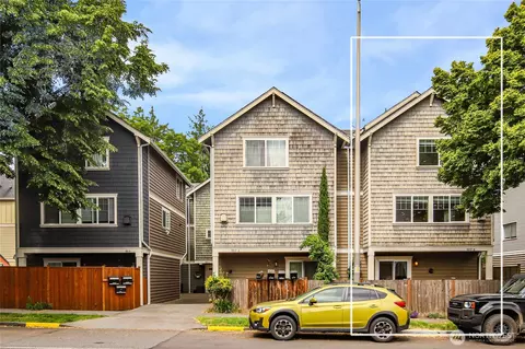 9217 Roosevelt Way NE #B, Seattle, WA 98115
