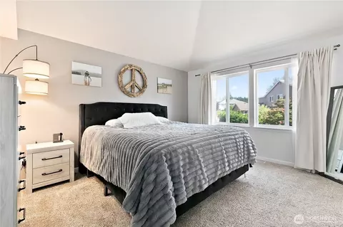 Bedroom - 1921 Hawk Ct, Enumclaw, WA 98022 photo 2 of 5
