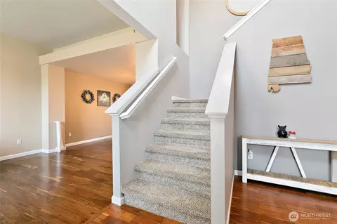 Entry Way - 1921 Hawk Ct, Enumclaw, WA 98022 photo 1 of 1