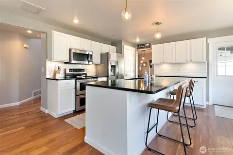 Kitchen - 1921 Hawk Ct, Enumclaw, WA 98022 photo 1 of 4