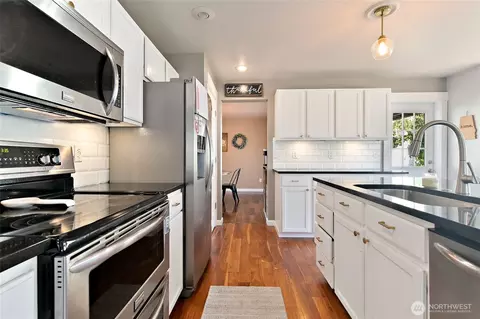 Kitchen - 1921 Hawk Ct, Enumclaw, WA 98022 photo 2 of 4