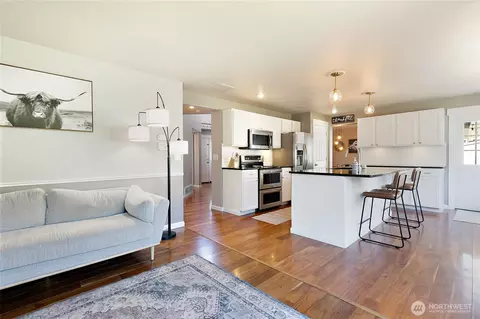 Kitchen - 1921 Hawk Ct, Enumclaw, WA 98022 photo 3 of 4