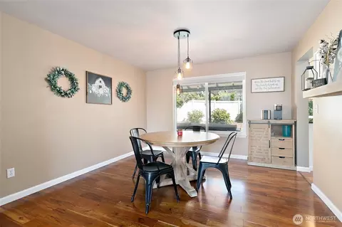 Dining - 1921 Hawk Ct, Enumclaw, WA 98022 photo 2 of 3