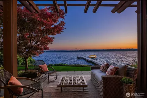 245 Lake Ave W, Kirkland, WA 98033