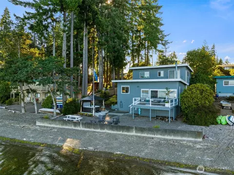 680 E Treasure Island Dr, Allyn, WA 98524