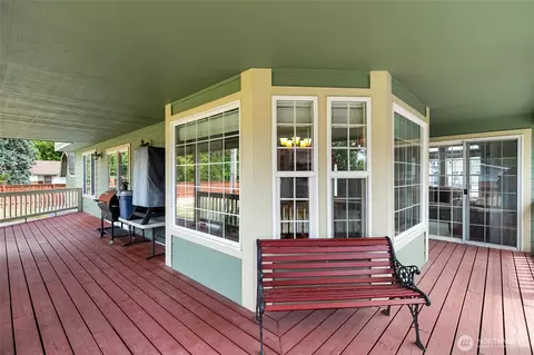 Exterior - 609 E 4 Th St, Nooksack, WA 98276 photo 4 of 14