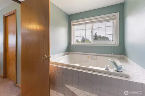Bath - 609 E 4 Th St, Nooksack, WA 98276 photo 3 of 5
