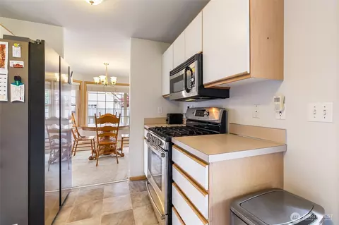 Kitchen - 609 E 4 Th St, Nooksack, WA 98276 photo 3 of 3