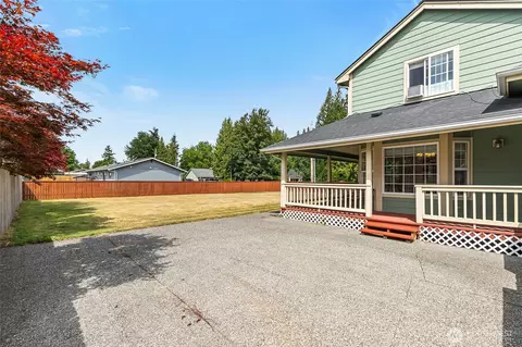 Exterior - 609 E 4 Th St, Nooksack, WA 98276 photo 7 of 14