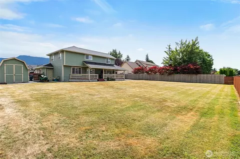 Exterior - 609 E 4 Th St, Nooksack, WA 98276 photo 11 of 14