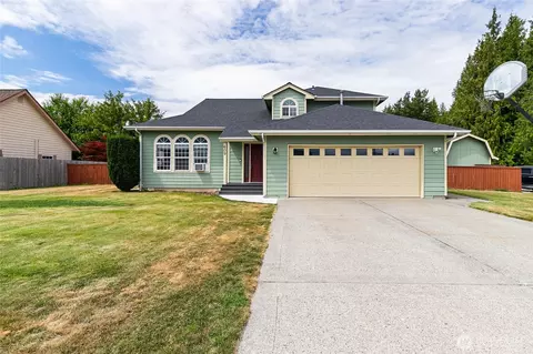 Exterior - 609 E 4 Th St, Nooksack, WA 98276 photo 2 of 14