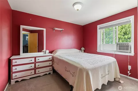 Bedroom - 609 E 4 Th St, Nooksack, WA 98276 photo 3 of 6