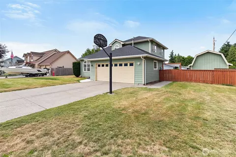 Exterior - 609 E 4 Th St, Nooksack, WA 98276 photo 14 of 14