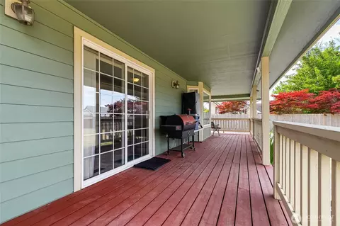 Exterior - 609 E 4 Th St, Nooksack, WA 98276 photo 13 of 14