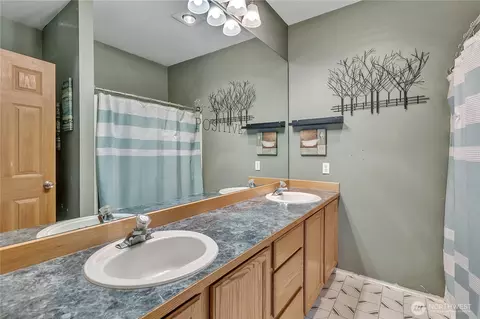 Bath - 25313 38th Ave E, Spanaway, WA 98387 photo 1 of 2