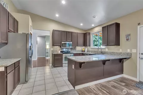 Kitchen - 25313 38th Ave E, Spanaway, WA 98387 photo 3 of 3