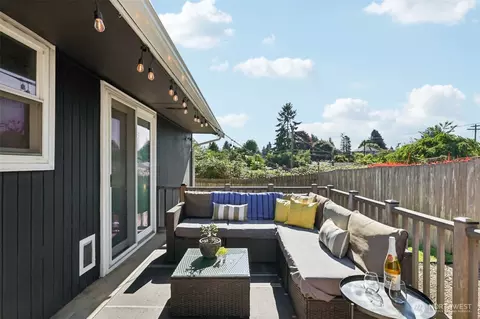 Exterior - 3605 Earl Ave, Everett, WA 98201 photo 4 of 7