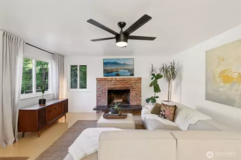 Living - 3605 Earl Ave, Everett, WA 98201 photo 1 of 1