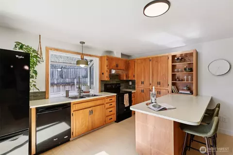 Kitchen - 3605 Earl Ave, Everett, WA 98201 photo 2 of 3