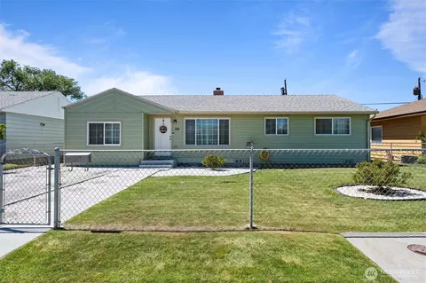 129 H St NE, Ephrata, WA 98823