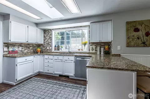 Kitchen - 18920 217th Ave E, Orting, WA 98360 photo 3 of 6