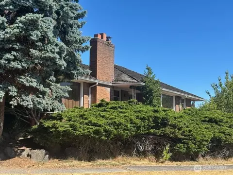 3500 W Howe St, Seattle, WA 98199