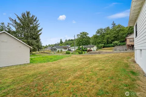 Exterior - 2104 Stuart St, Raymond, WA 98577 photo 6 of 8