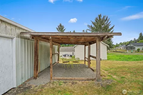 Exterior - 2104 Stuart St, Raymond, WA 98577 photo 4 of 8