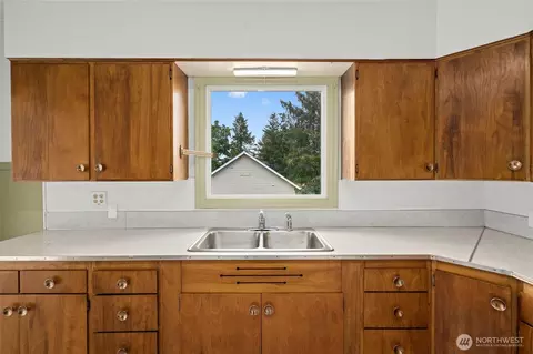 Kitchen - 2104 Stuart St, Raymond, WA 98577 photo 2 of 2