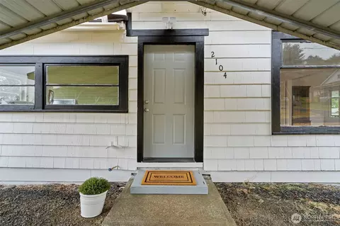 Exterior - 2104 Stuart St, Raymond, WA 98577 photo 2 of 8