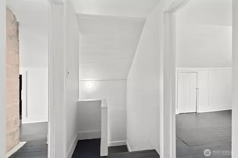 Entry Way - 2104 Stuart St, Raymond, WA 98577 photo 3 of 3