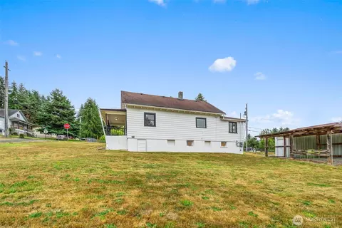 Exterior - 2104 Stuart St, Raymond, WA 98577 photo 7 of 8