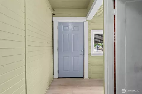 Entry Way - 2104 Stuart St, Raymond, WA 98577 photo 1 of 3