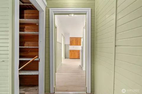 Entry Way - 2104 Stuart St, Raymond, WA 98577 photo 2 of 3
