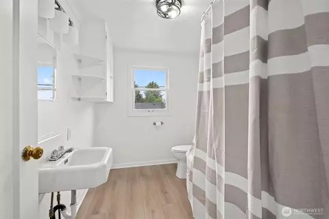 Bath - 2104 Stuart St, Raymond, WA 98577 photo 1 of 1