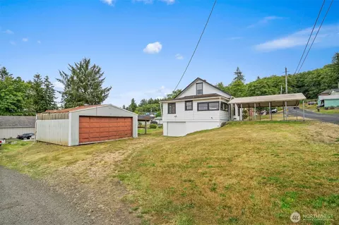 Exterior - 2104 Stuart St, Raymond, WA 98577 photo 3 of 8