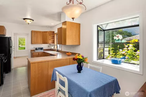 Kitchen - 32112 E Bird St, Carnation, WA 98014 photo 3 of 3