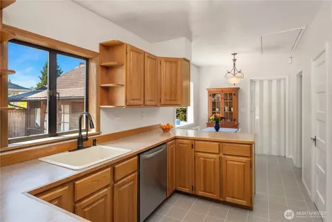 Kitchen - 32112 E Bird St, Carnation, WA 98014 photo 1 of 3