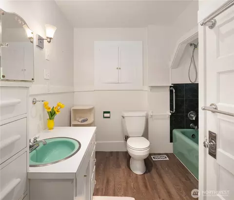 Bath - 32112 E Bird St, Carnation, WA 98014 photo 1 of 2