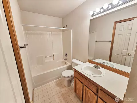 Bath - 18015 27th Dr SE, Bothell, WA 98012 photo 4 of 4